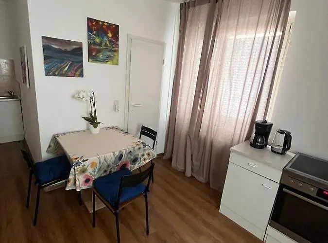 Apartment Apartment *